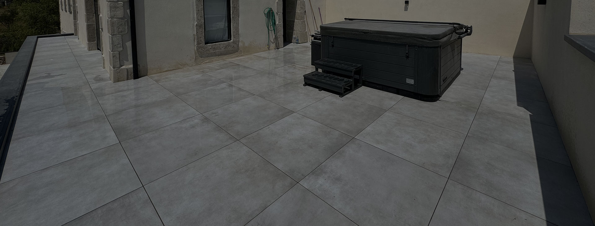 Pose de terrasse dalle sur plot dans le Gard